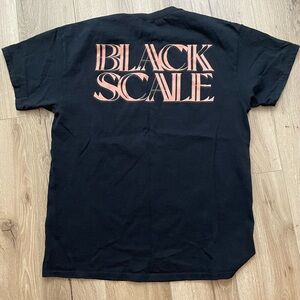 Black scale streetwear skateboards L graphic tee excellent